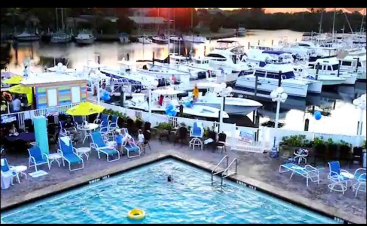 Remodeled, Huge Pool, Tiki Bar&Grill, Quiet Room Sarasota Eksteriør billede