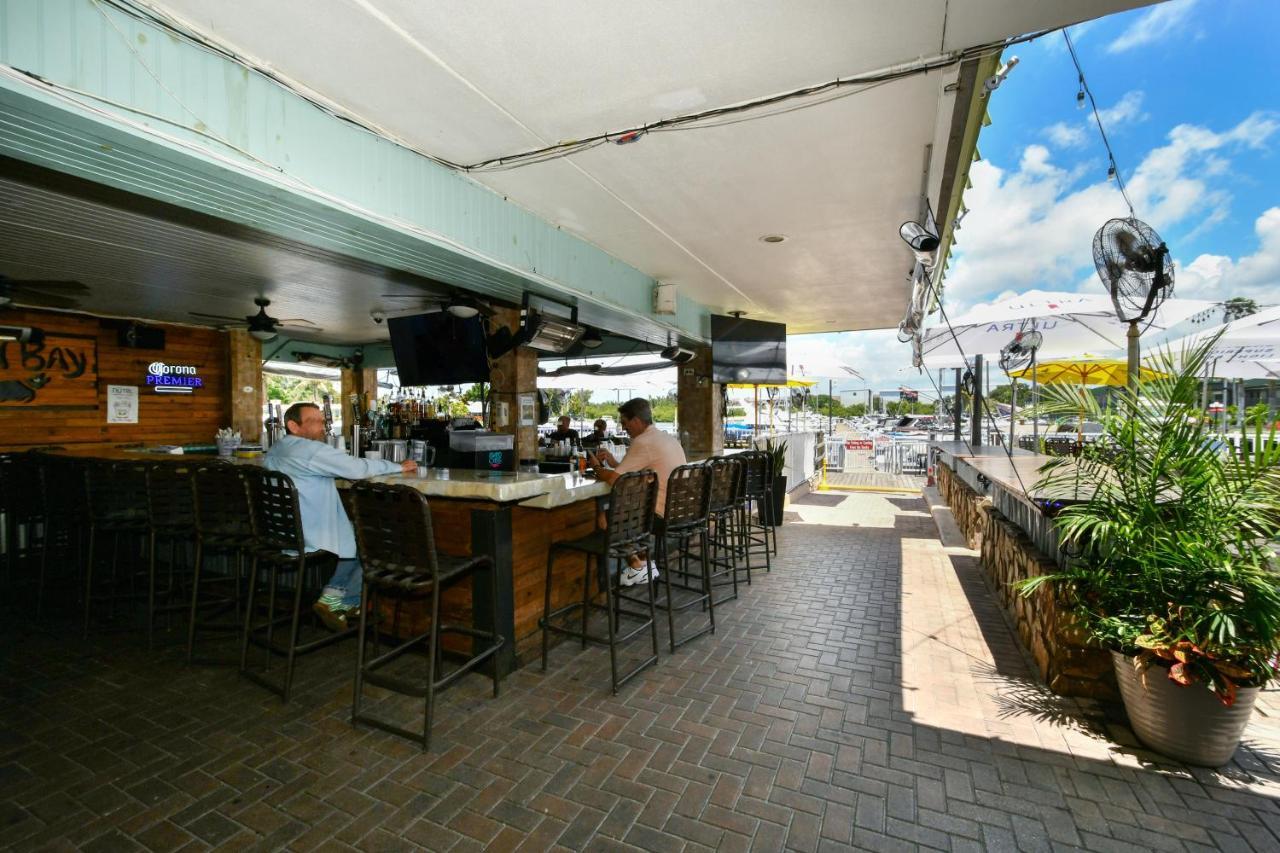 Remodeled, Huge Pool, Tiki Bar&Grill, Quiet Room Sarasota Eksteriør billede