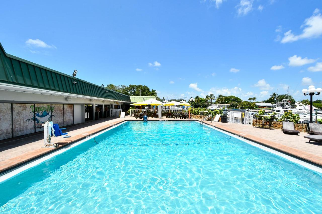 Remodeled, Huge Pool, Tiki Bar&Grill, Quiet Room Sarasota Eksteriør billede