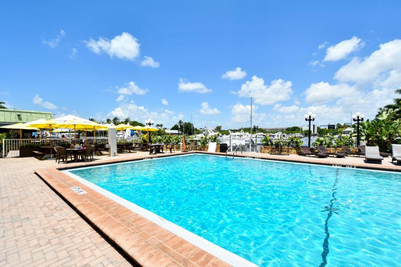 Remodeled, Huge Pool, Tiki Bar&Grill, Quiet Room Sarasota Eksteriør billede