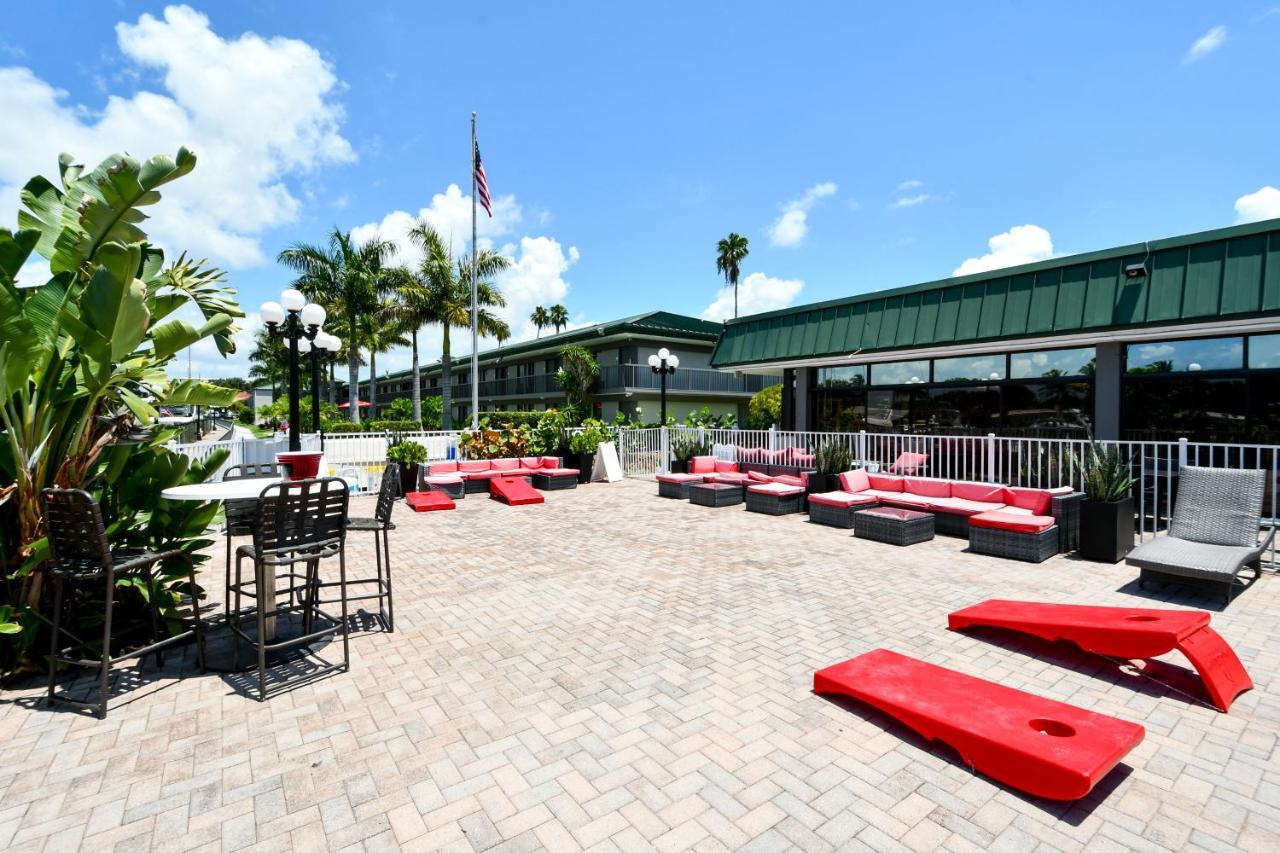 Remodeled, Huge Pool, Tiki Bar&Grill, Quiet Room Sarasota Eksteriør billede