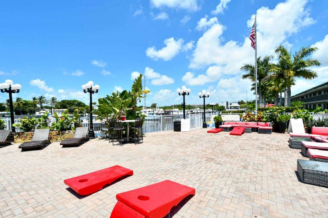 Remodeled, Huge Pool, Tiki Bar&Grill, Quiet Room Sarasota Eksteriør billede