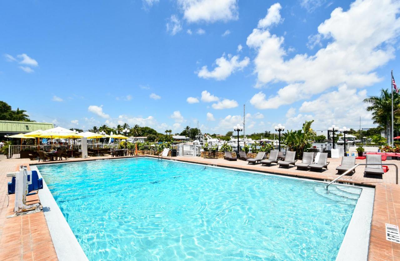 Remodeled, Huge Pool, Tiki Bar&Grill, Quiet Room Sarasota Eksteriør billede